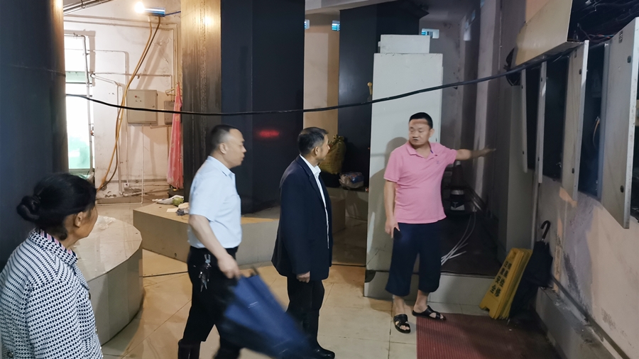 24-8��16�չ�����������Ѳ���ѧ�ҹ�԰�����ܵ�����_����