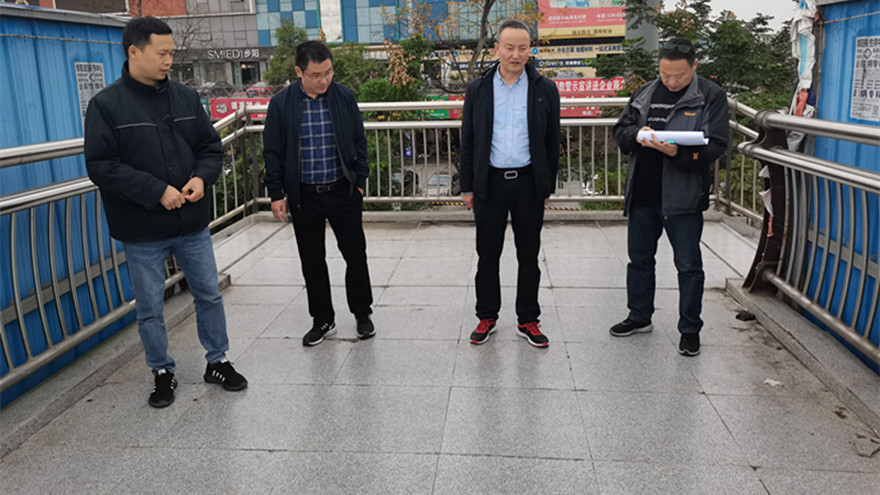 绵吴路革新工程现场检查人行天桥 绵吴路革新工程现场检查人行天桥