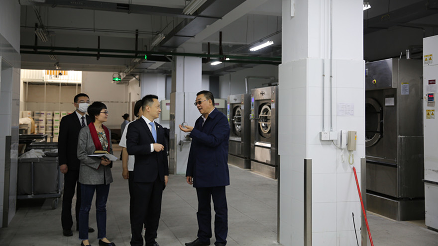 ���ŵ�ί����ǡ��ܾ�����һ���Ӷ������ݾƵ����������������������