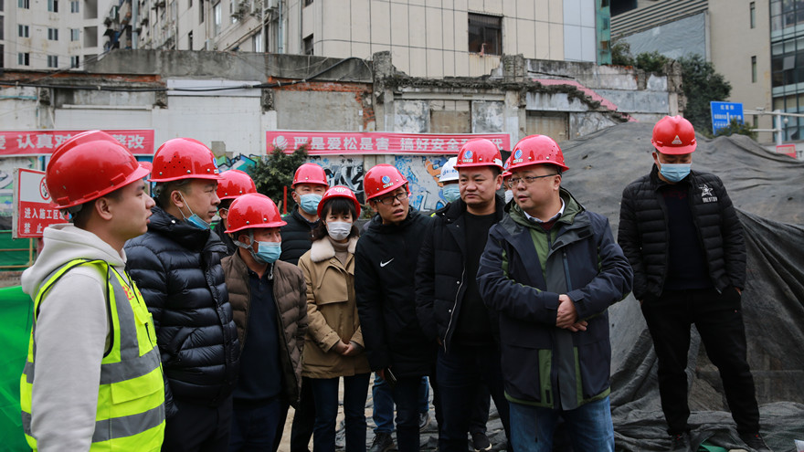 ���ŵ�ίίԱ�����ܾ����ߵ����Ӷ��鰲��·8��ͣ��¥��Ŀ����������������ص�����