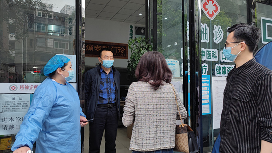 ͼƬ2�����ŵ�ίίԱ����ί����Գ����ڼ���ֳ���[1]_����