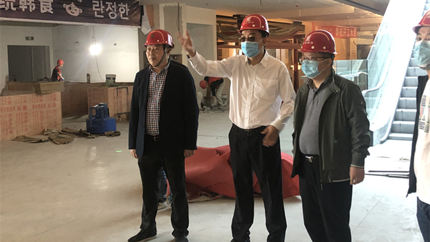 ���ŵ�ί����ǡ��ܾ�����һ���Ӷ���������Ϻӹ㳡��Ŀ_����