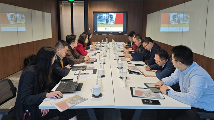 ׯ�кͶ�����վ���Ÿ��н��ʱ����첢��̸