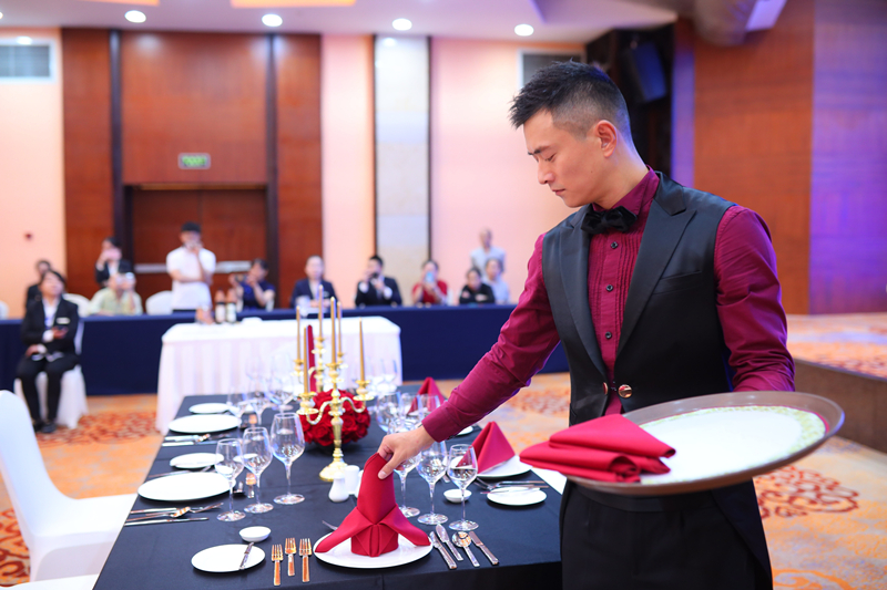 03西餐摆台姚淋翰 03西餐摆台姚淋翰