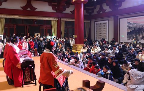 Խ��¥�ٰ조ϲӭԪ����������ѵ�Խ��¥���˶�