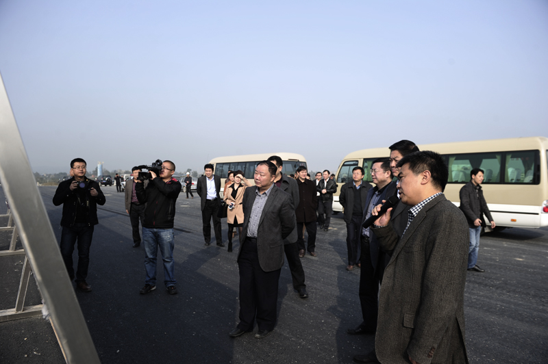 ׯ�к���Ϸ(�й�)�ɷ����޹�˾-����