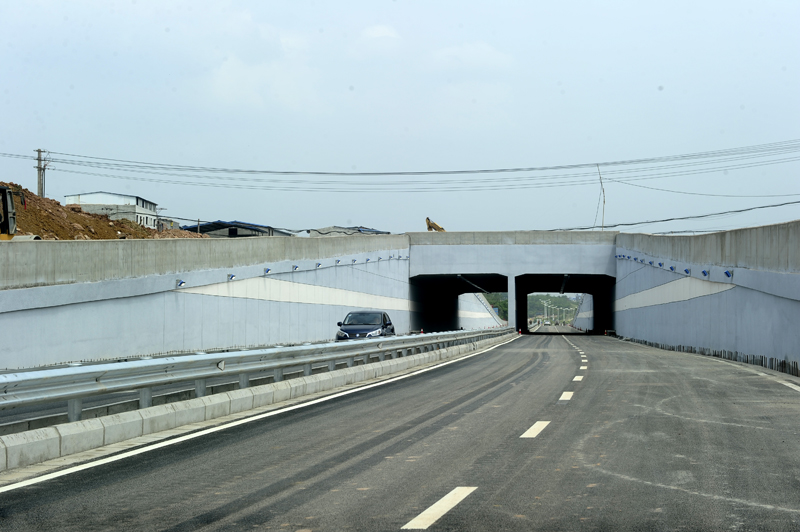 ׯ�к���Ϸ(�й�)�ɷ����޹�˾-����